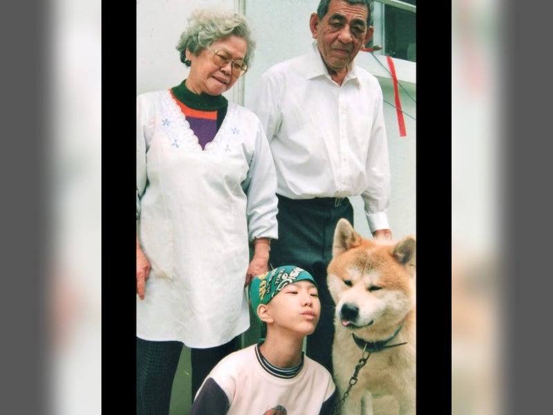 【画像】吉野やよいさんと祖父母とレオ