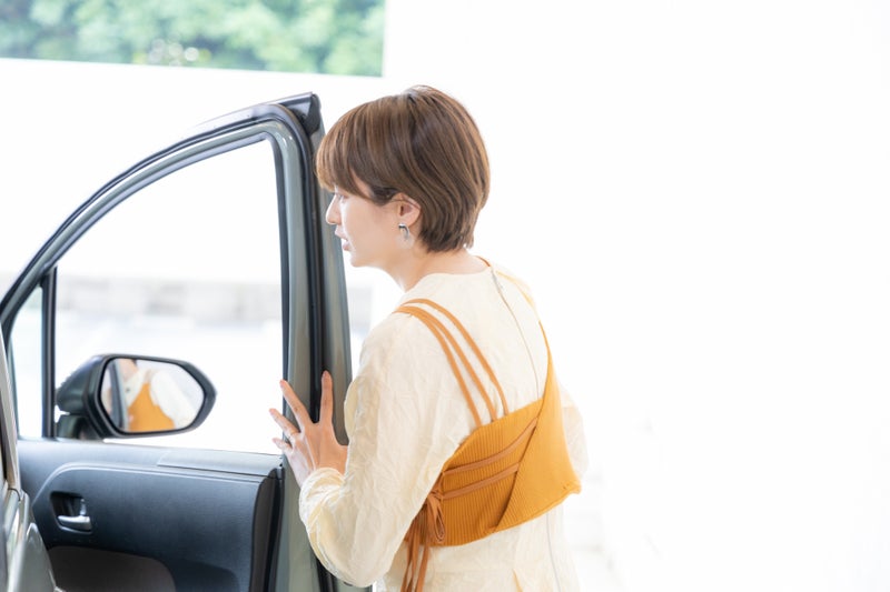 【画像】車の中を見ている南明奈さん