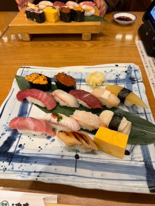 【写真・画像】 花田虎上、妻との昼食で寿司16貫を堪能「昨日から食べようと決めていた」 　1枚目