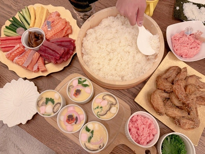【写真・画像】 辻希美、米を7合炊いた節分の日の夕食を公開「好きな具材を巻いて」 　1枚目