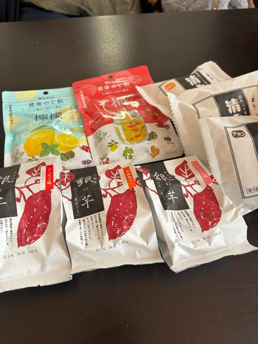  上島竜兵さんの妻、土産を沢山持って来宅した近所の同級生「コーヒーを飲みながらお互い、近況報告」 