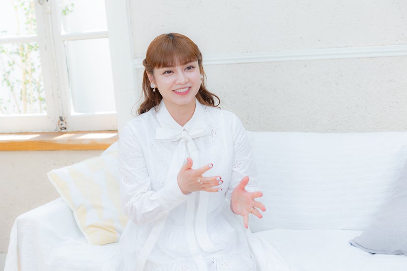 お話しする平愛梨さんの写真