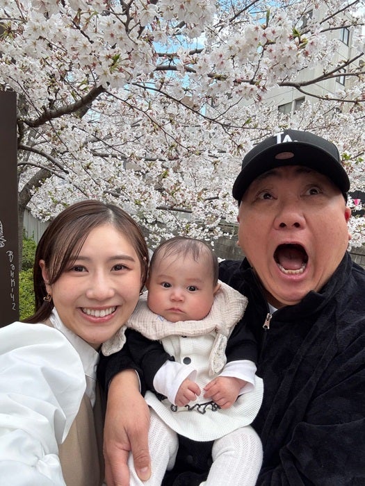 【写真・画像】 山本圭壱、妻・西野未姫＆娘との家族ショットを公開「可愛い」「ほんとに美人」の声 　1枚目