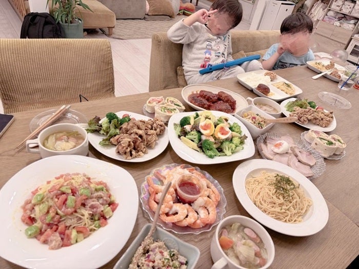 【写真・画像】 辻希美、息子2人の散髪を報告「2人してママカットでいいと言い…」 　1枚目