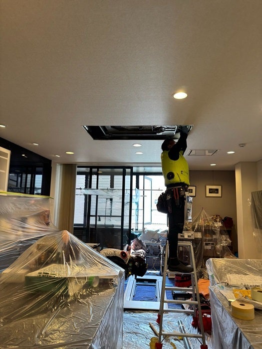 【写真・画像】 堀ちえみ、自宅の天井埋め込み型エアコンを取り替え「工事。終わりました」 　1枚目