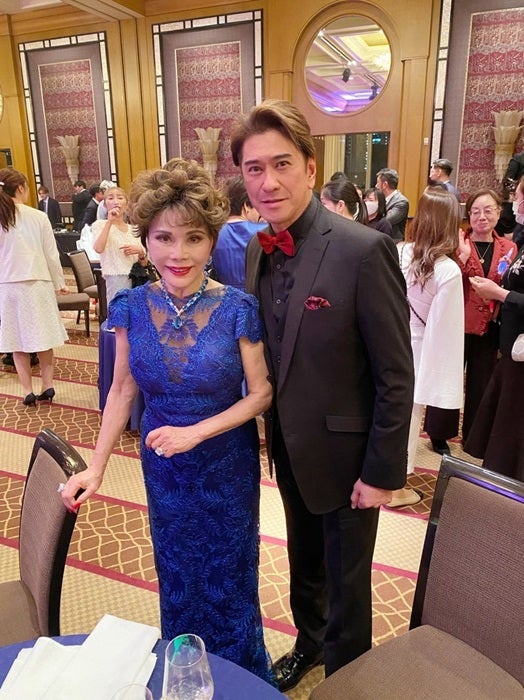 【写真・画像】 川崎麻世、結婚を祝福してくれたデヴィ夫人「幸せになってねと言って頂いた」 　1枚目