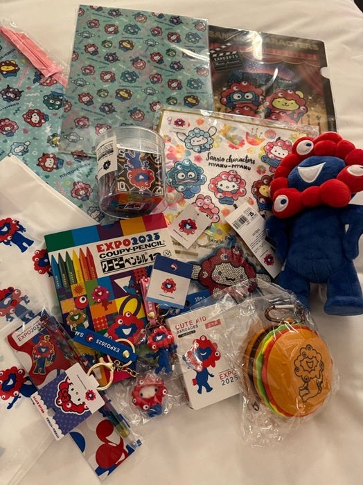 【写真・画像】 「謎の爆買い」大阪万博で購入した土産を紹介「数時間でミャクミャクに取り憑かれた」 　1枚目