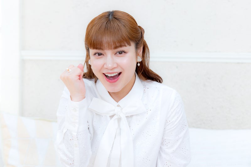 がんばろう！と応援する平愛梨さんの写真