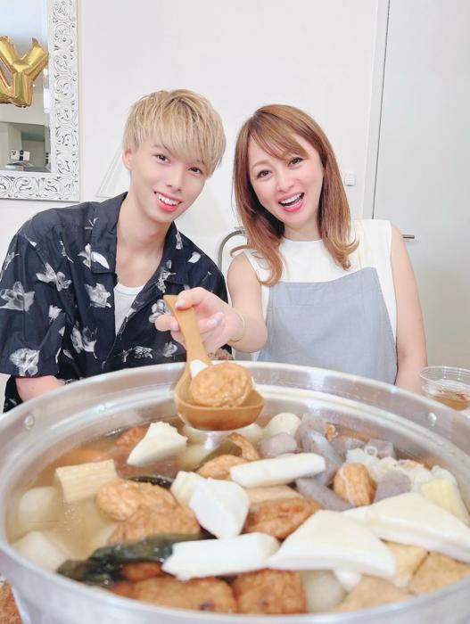 【写真・画像】 渡辺美奈代、次男の誕生日に大きな鍋で大量に作った料理「大盛りのご飯を用意してお祝い」 　1枚目