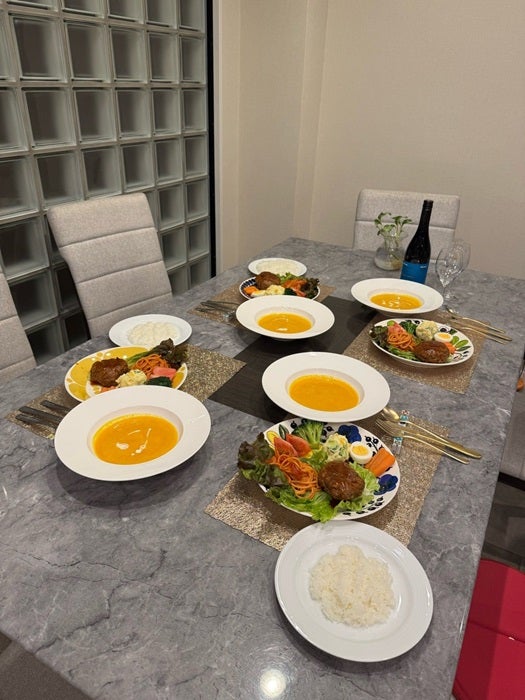 【写真・画像】 堀ちえみ、娘と娘の彼氏が自宅に来た日の夕食「主人が腕を奮って作ってくれた」 　1枚目