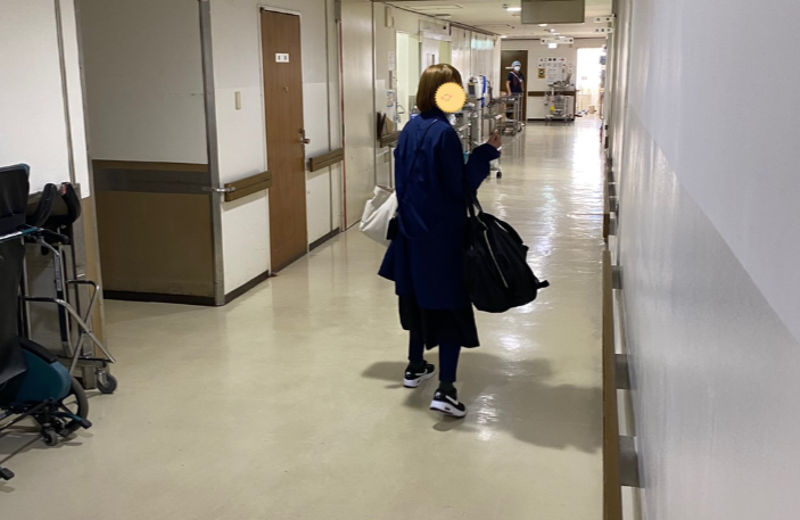 【画像】病院内を歩く妻の写真