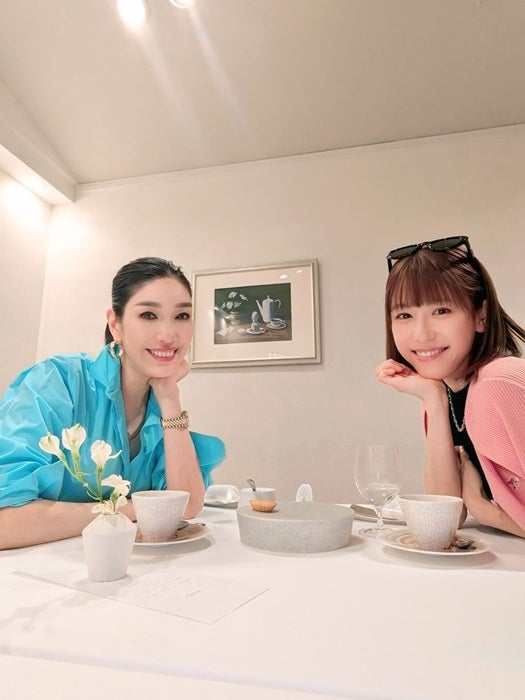 【写真・画像】 アンミカ「奇跡の40代」若槻千夏とランチをした日の2ショットを公開「会うたびに若返ってる」 　1枚目