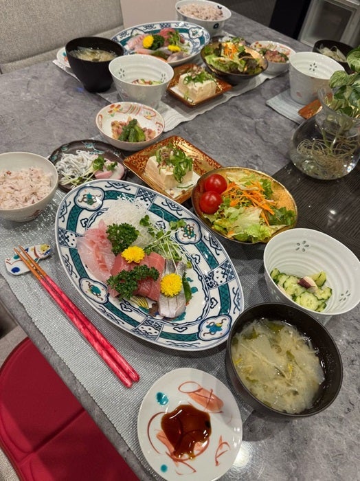 【写真・画像】 堀ちえみ、娘と娘の彼氏らのために用意した夕食「新鮮なお魚を食べさせてあげたかった」 　1枚目