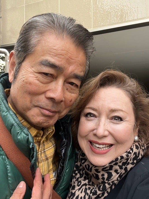 【写真・画像】 キャシー中島「今年は17回忌」夫・勝野洋とともに亡き長女の墓参り「私たち夫婦の大切な時間」 　1枚目