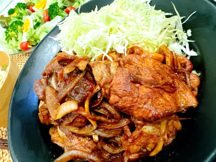 【写真・画像】 渡辺美奈代、1kgの豚肉を使った“山盛り”の料理を公開「凄い」「超美味しそう」の声 　1枚目