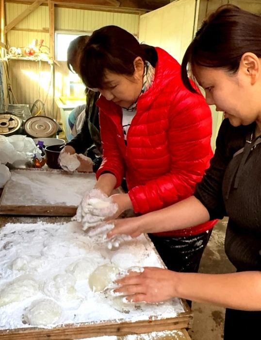 【写真・画像】 北斗晶、長男家族も一緒に実家で毎年恒例の餅つき「素敵」「楽しそう」の声 　1枚目