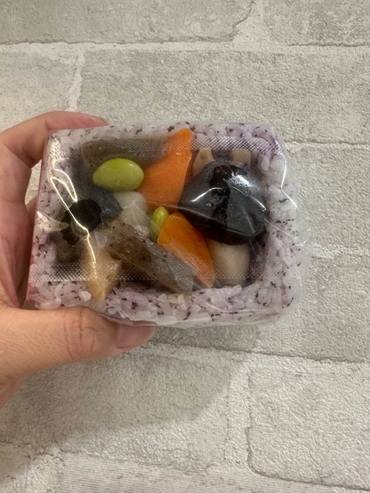 【写真・画像】 ギャル曽根、静岡県で購入した面白いおむすびを公開「おかずもご飯も一緒に食べられる」 　1枚目