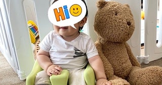 川田裕美アナ、テディベアと同じサイズの息子の姿を公開「仲良く座ってみました」