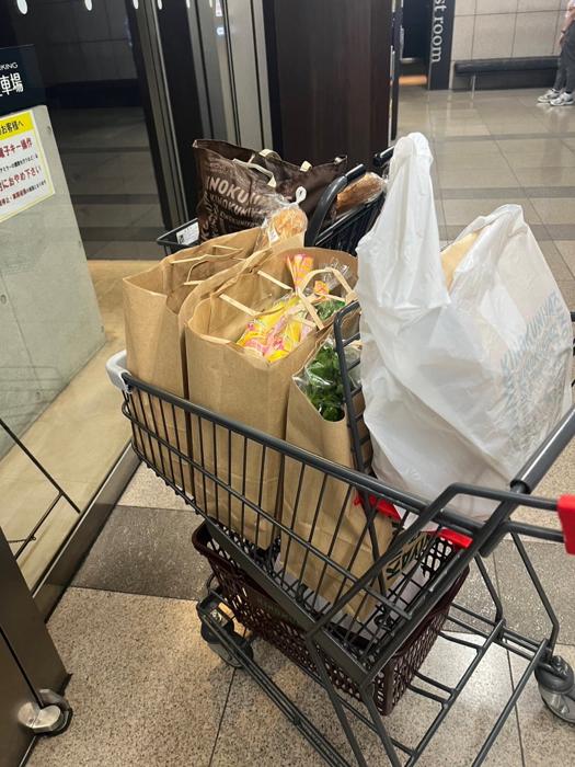  キャシー中島、スーパーで1週間分の買い物「外に出ないつもりだったけど」 
