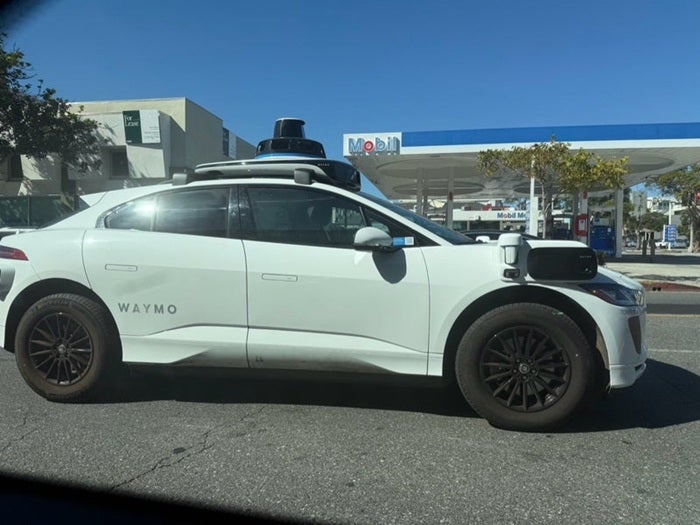 【写真・画像】 北斗晶、ロスで無人運転車に遭遇し驚愕「未来をこの目で見た感じ」 　1枚目