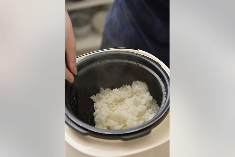 電気圧力鍋で炊いた白米の写真