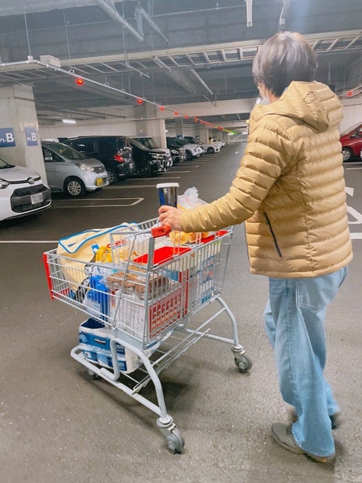 【写真・画像】 細川直美「通常のお値段の半額くらいで」『コストコ』で購入した品を紹介「オススメです」 　1枚目