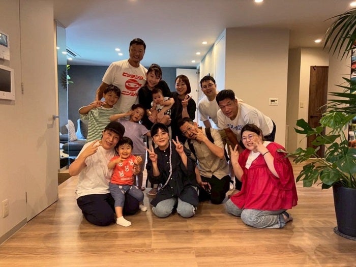 【写真・画像】 小原正子、世話になっている人物らとのホームパーティ「1年半ぶりかな？」 　1枚目