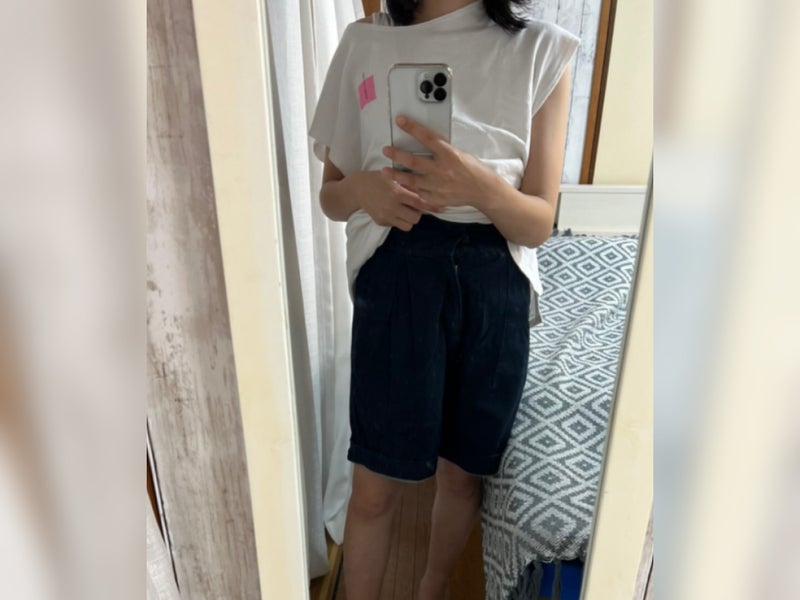 【画像】鏡越しに全身の写真を撮るミミポポさん