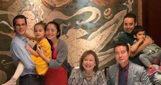 キャシー中島、結婚43周年を祝った日の家族ショットを公開「思いがけないプレゼント」