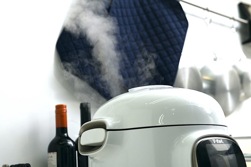 クックフォーミー から蒸気が排出されている写真