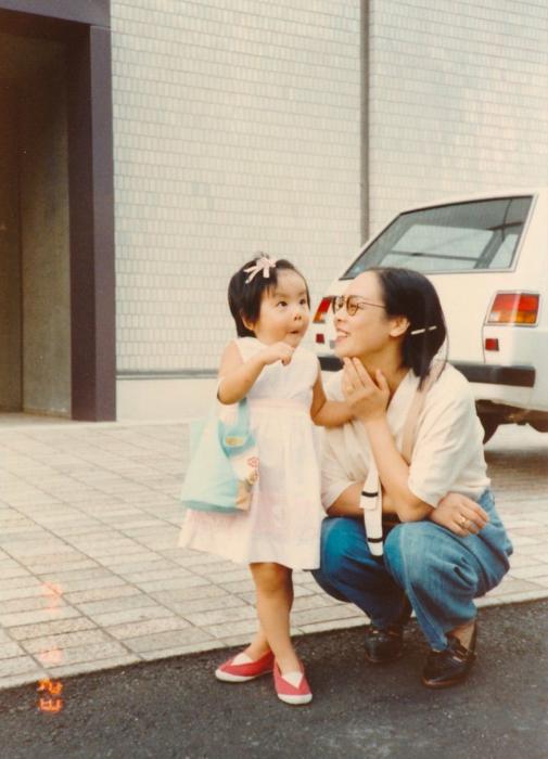 【写真・画像】 高橋真麻、娘と全く同じ顔をしていた自身の幼少期の姿「やっぱり親子」 　1枚目