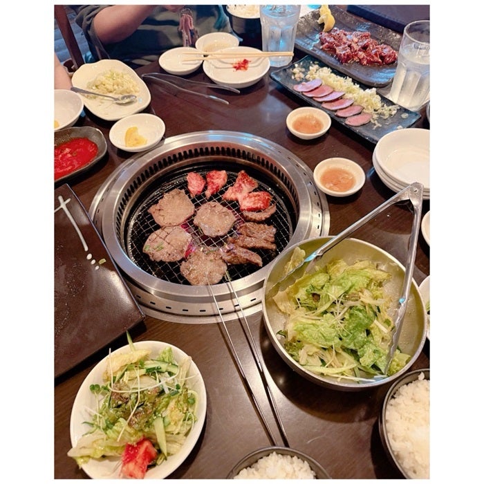 【写真・画像】 辻希美「スタッフ＋子ども達と」撮影が大変だった日の夕食「めっちゃ食べたね」 　1枚目