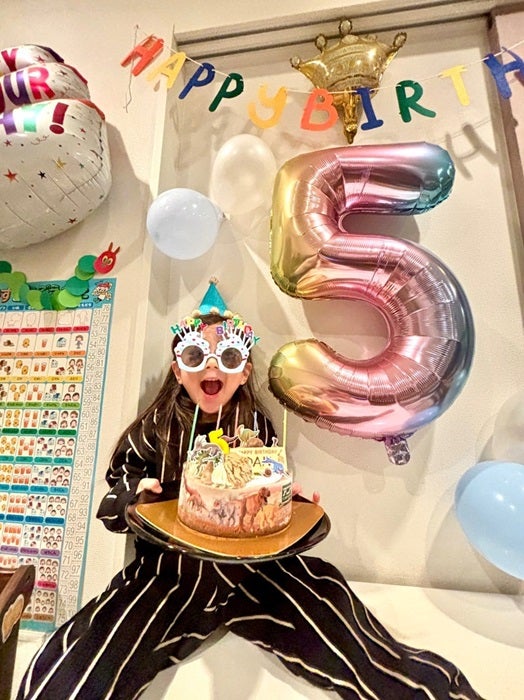 【写真・画像】 MAX・NANA、息子の5歳の誕生日を祝福「私も負けじと奮闘しています」 　1枚目