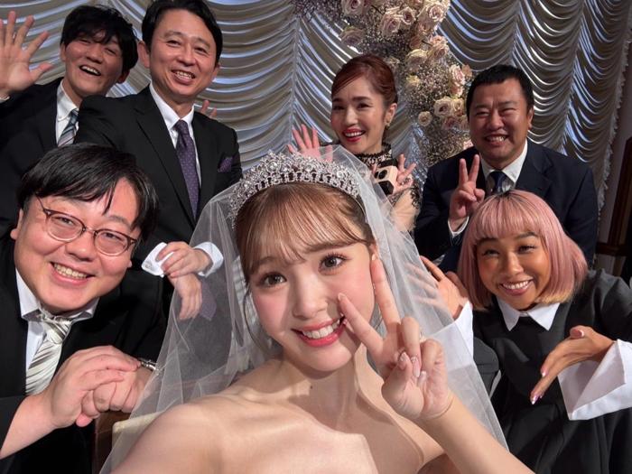 【写真・画像】 平野ノラ、藤田ニコルの結婚式で撮影した集合ショットを公開「きれいだぞ」 　1枚目