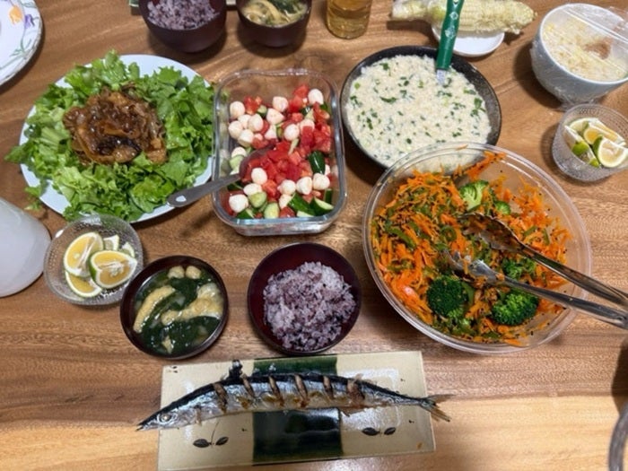 【写真・画像】 北斗晶、友人らと秋刀魚パーティを開催「お皿をはみ出す大きさでした」 　1枚目