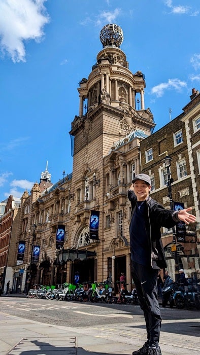 【写真・画像】 おばたのお兄さん、ロンドンで見た学生たちの様子に驚き「日本と全く一緒だった！」 　1枚目