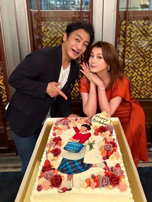 【写真・画像】 片岡愛之助、誕生日を迎えた妻・藤原紀香との2ショット「いつも有難う」 　1枚目