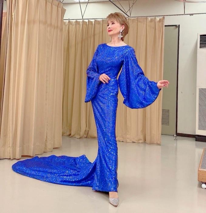 【写真・画像】 小柳ルミ子、ドレスを着用した姿を公開「華やか」「モデルのようなスタイル」の声 　1枚目