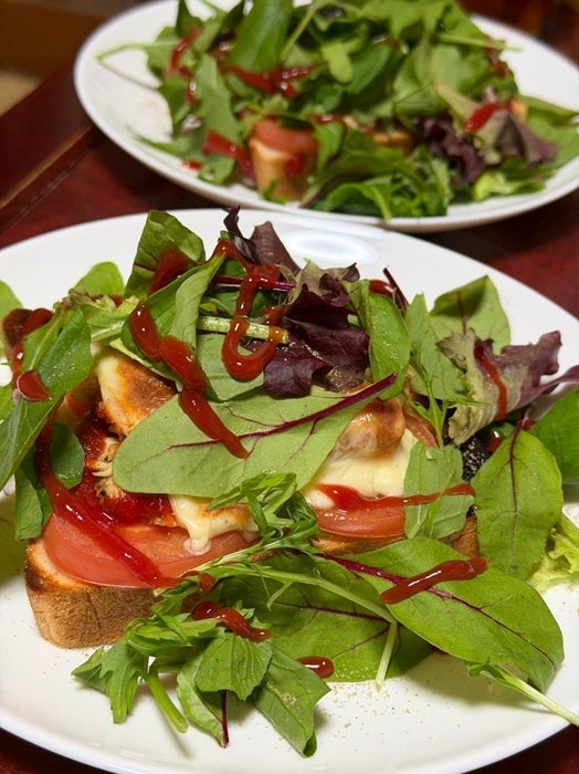 【写真・画像】 川崎麻世、90歳の母に手作り朝食を振る舞い「食べ難いけど美味しいな～」 　1枚目