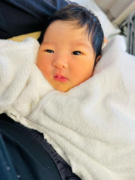 【写真・画像】 内山信二の妻、手術後の健診の結果を明かす「次女ちゃん生後4日になりました」 　1枚目