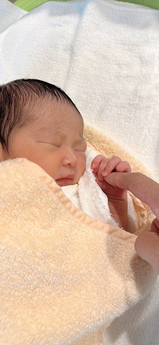 【写真・画像】 あぢゃ、40週の間知らないまま出産した第3子の性別「信じられなくてもう涙が止まらず」 　1枚目