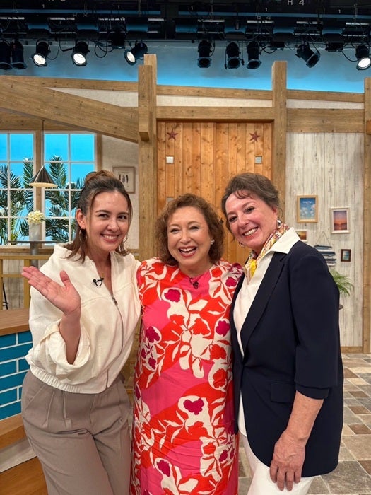 【写真・画像】 キャシー中島、20年ぶりに会った人物と撮影した写真を公開「若々しく昔のままで、カッコよかった」 　1枚目