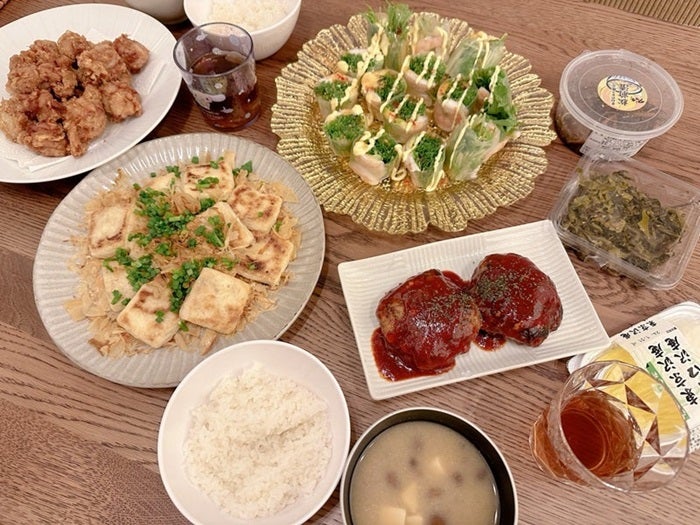 【写真・画像】 辻希美、前日の残り物を使った夕食を公開「ワンプレートでハンバーグに」 　1枚目