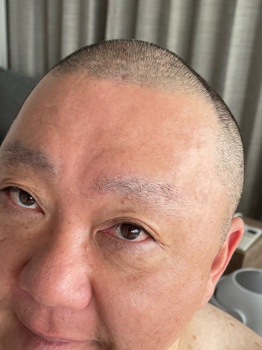 【写真・画像】 山本圭壱「やばいことになったぜ！」髪の毛と一緒に眉毛を整えようとした結果「オール3ミリである」 　1枚目