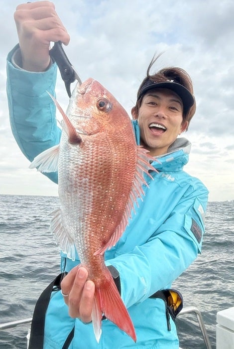 【写真・画像】 杉浦太陽、次女のお食い初め準備で真鯛釣り「ユメ～！パパはやったぞ～」 　1枚目