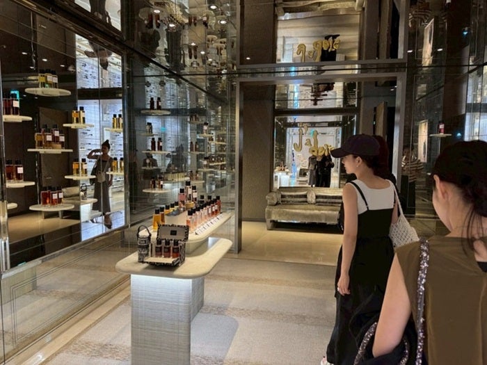 【写真・画像】 あいのり・桃「かわいすぎる」韓国旅行中に立ち寄った『Dior』のカフェ「何故か混んでないのが不思議」 　1枚目