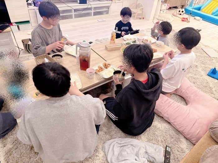 【写真・画像】 辻希美、長男の友だちが泊まりに来た日の夕食を公開「賑やかな夕飯Timeでした」 　1枚目