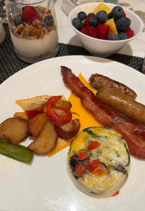 【写真・画像】 藤あや子、ビュッフェで沢山食べた朝食を公開「美味しそう」「最高ですね」の声 　1枚目