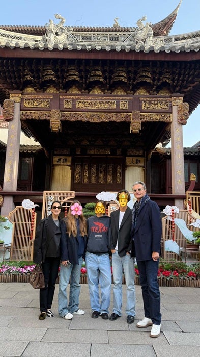 【写真・画像】 中村江里子、海外旅行中に撮影した家族ショットを公開「“家族旅行”の“卒業旅行”のような気分」 　1枚目