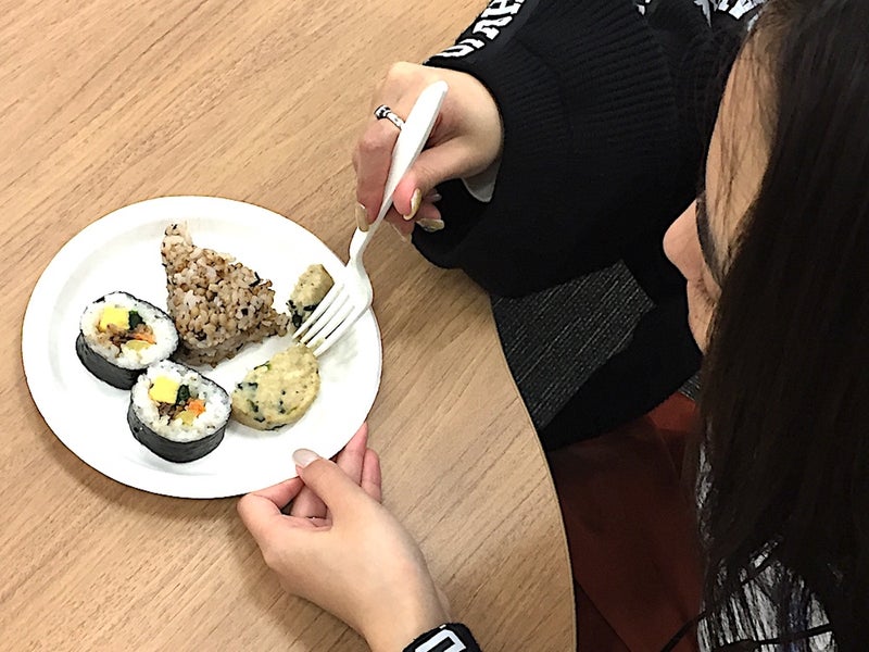 無印良品の冷凍食品を食す編集Mの写真